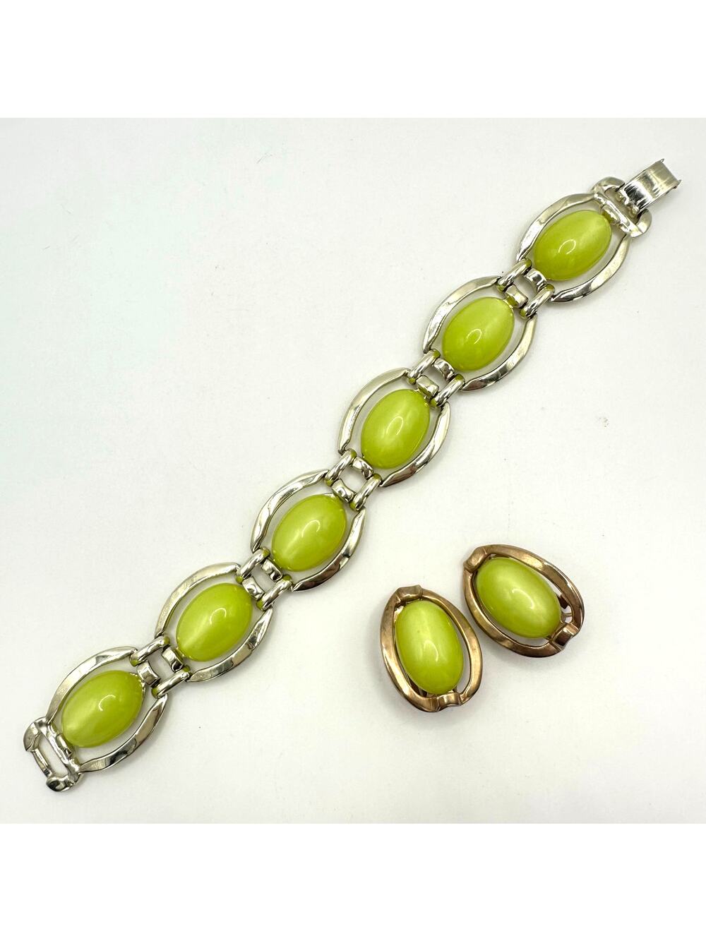 Vintage 1940s gold tone neon yellow moonglow lucite bracelet clip on earrings